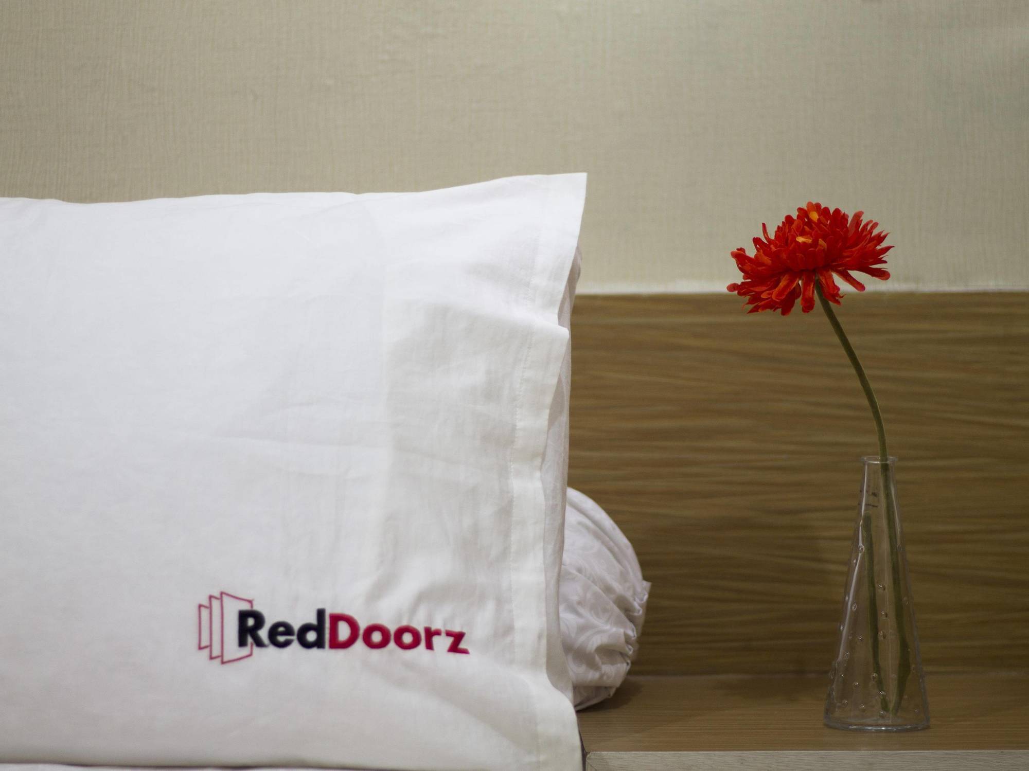 Reddoorz Plus @ Setiabudi Tengah Giacarta Esterno foto