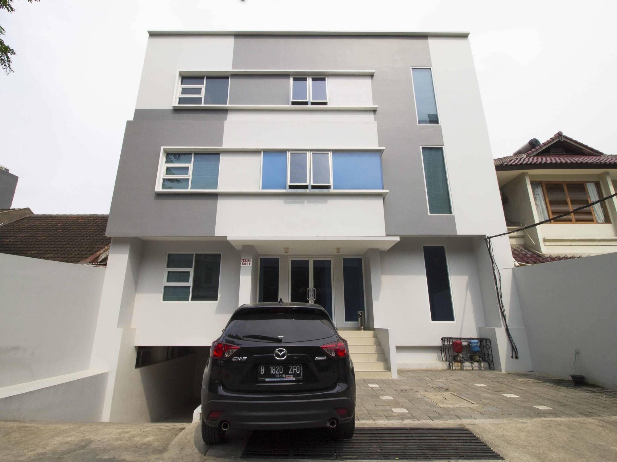 Reddoorz Plus @ Setiabudi Tengah Giacarta Esterno foto